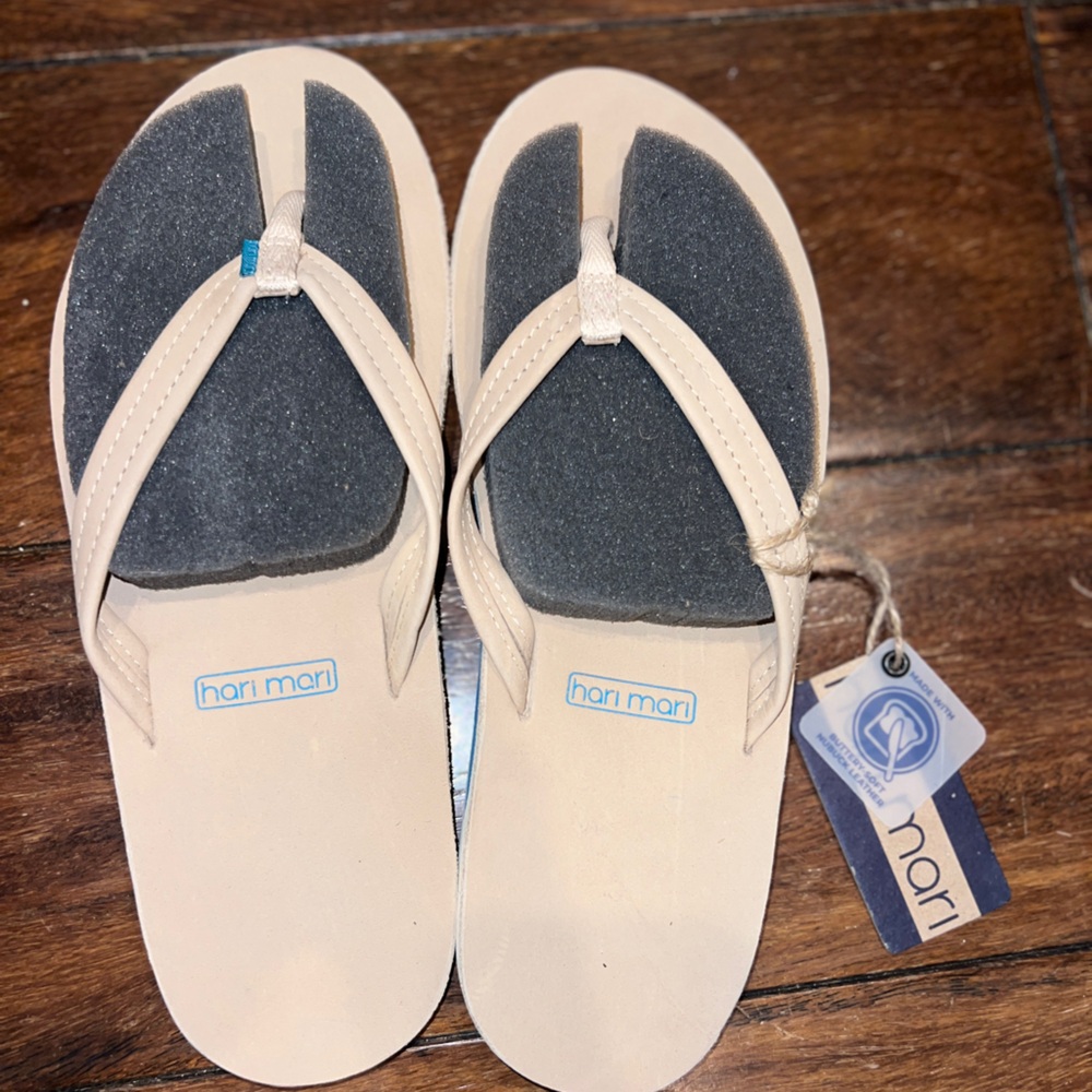 NWT- Hari Mari flip flops - women’s size 10